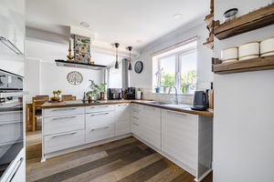 Kitchen- click for photo gallery